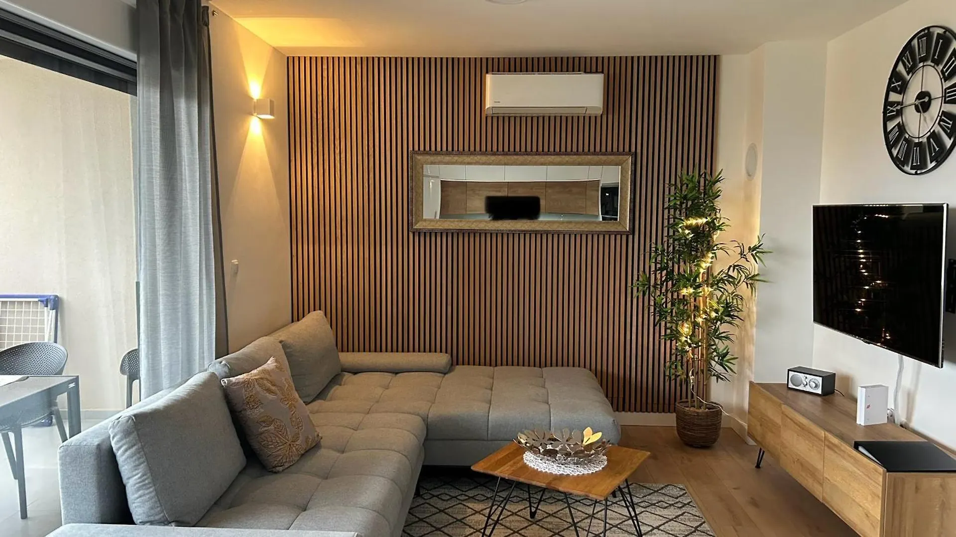 Apartment Maestral ニン